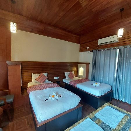 Royal Tiger Luxury Resort 4 Star Sauraha Ngoại thất bức ảnh