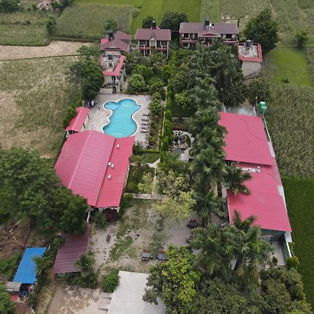Royal Tiger Luxury Resort 4 Star Sauraha Ngoại thất bức ảnh