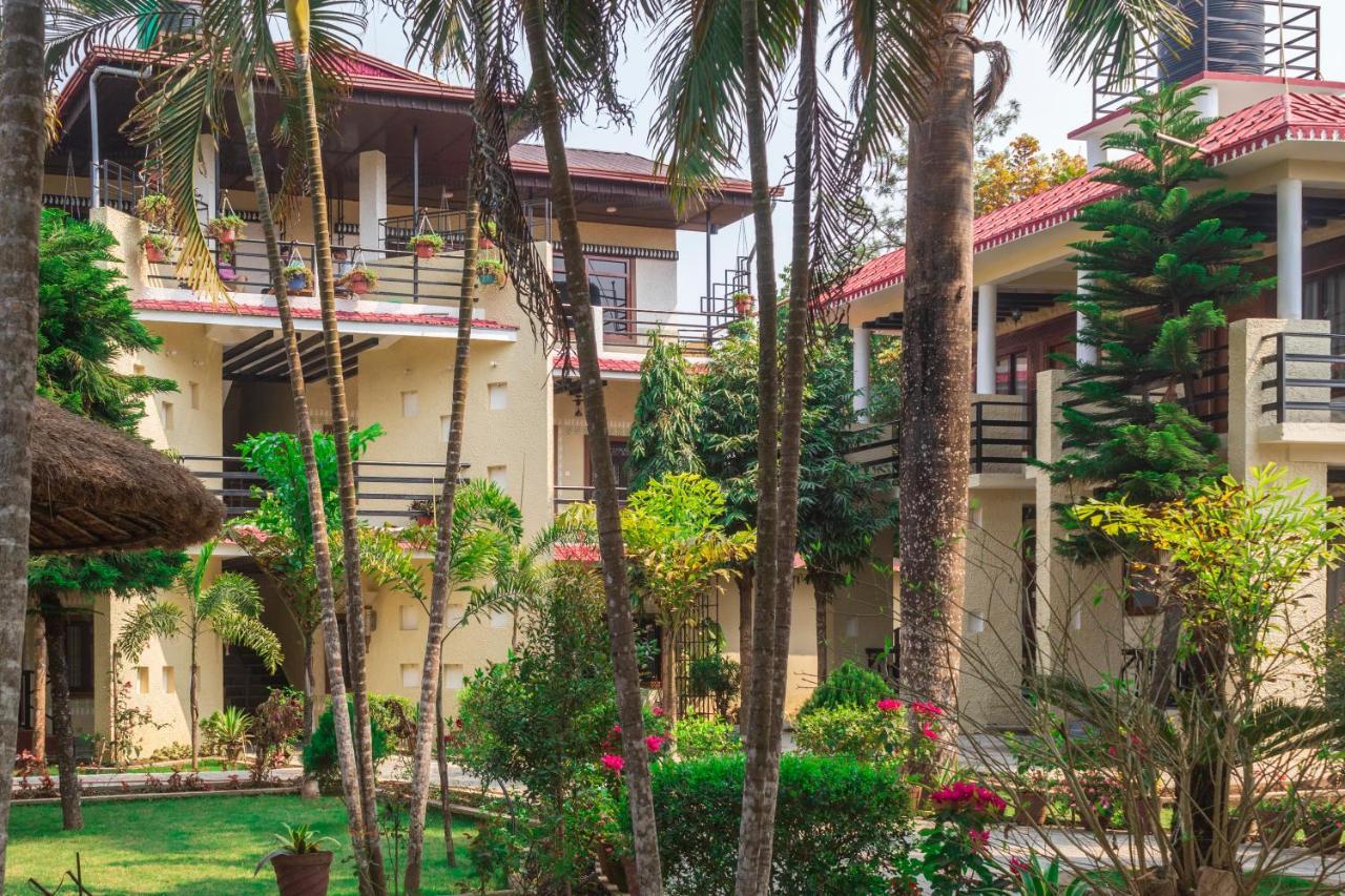 Royal Tiger Luxury Resort 4 Star Sauraha Ngoại thất bức ảnh