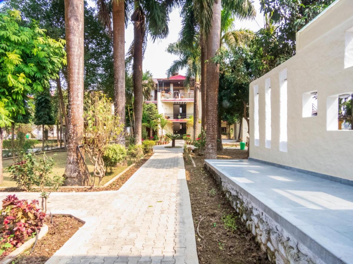 Royal Tiger Luxury Resort 4 Star Sauraha Ngoại thất bức ảnh