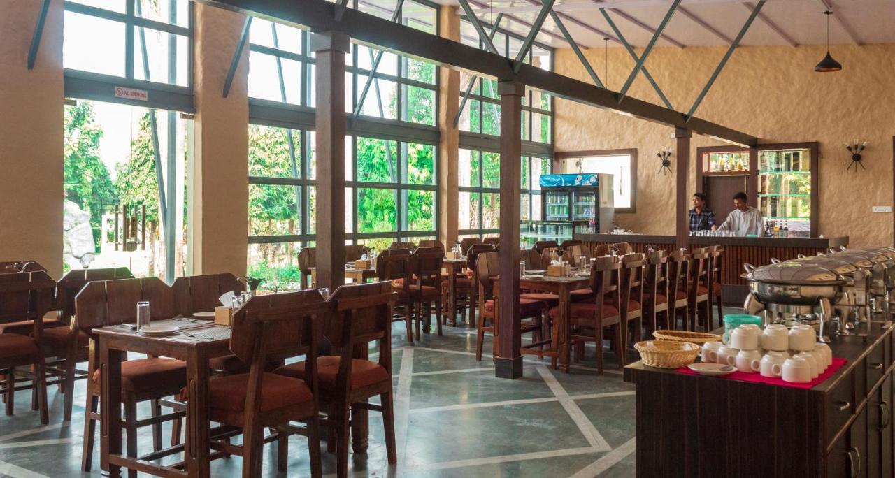Royal Tiger Luxury Resort 4 Star Sauraha Ngoại thất bức ảnh