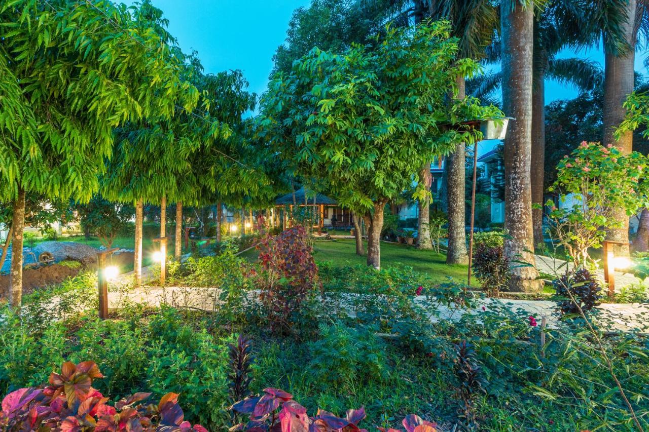 Royal Tiger Luxury Resort 4 Star Sauraha Ngoại thất bức ảnh