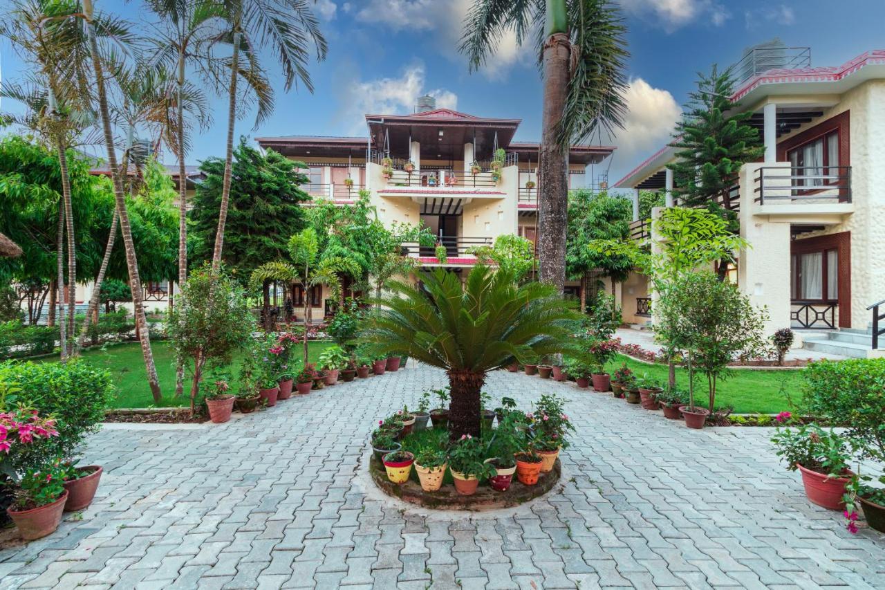 Royal Tiger Luxury Resort 4 Star Sauraha Ngoại thất bức ảnh