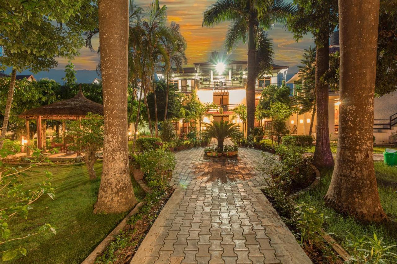 Royal Tiger Luxury Resort 4 Star Sauraha Ngoại thất bức ảnh