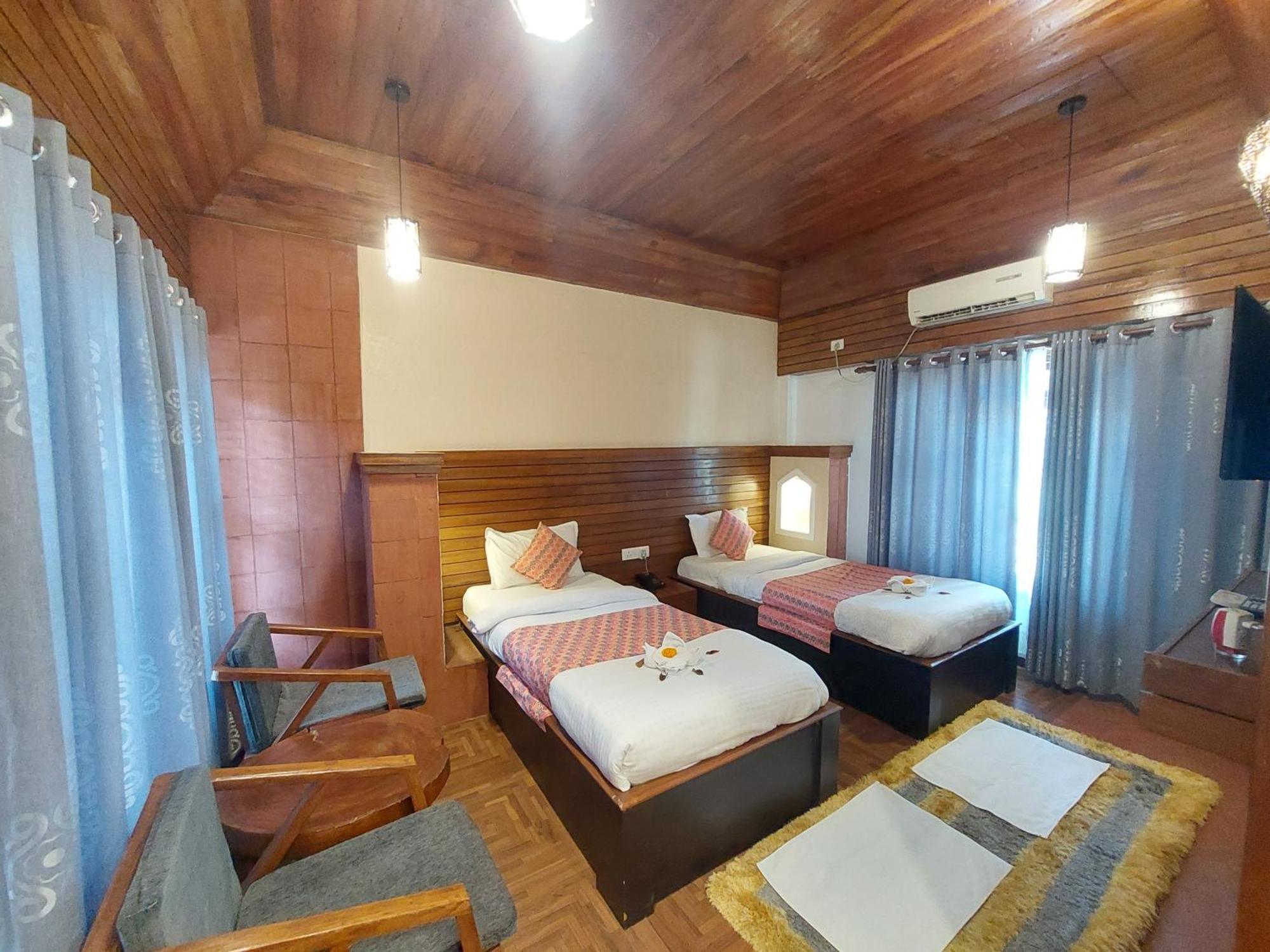 Royal Tiger Luxury Resort 4 Star Sauraha Ngoại thất bức ảnh