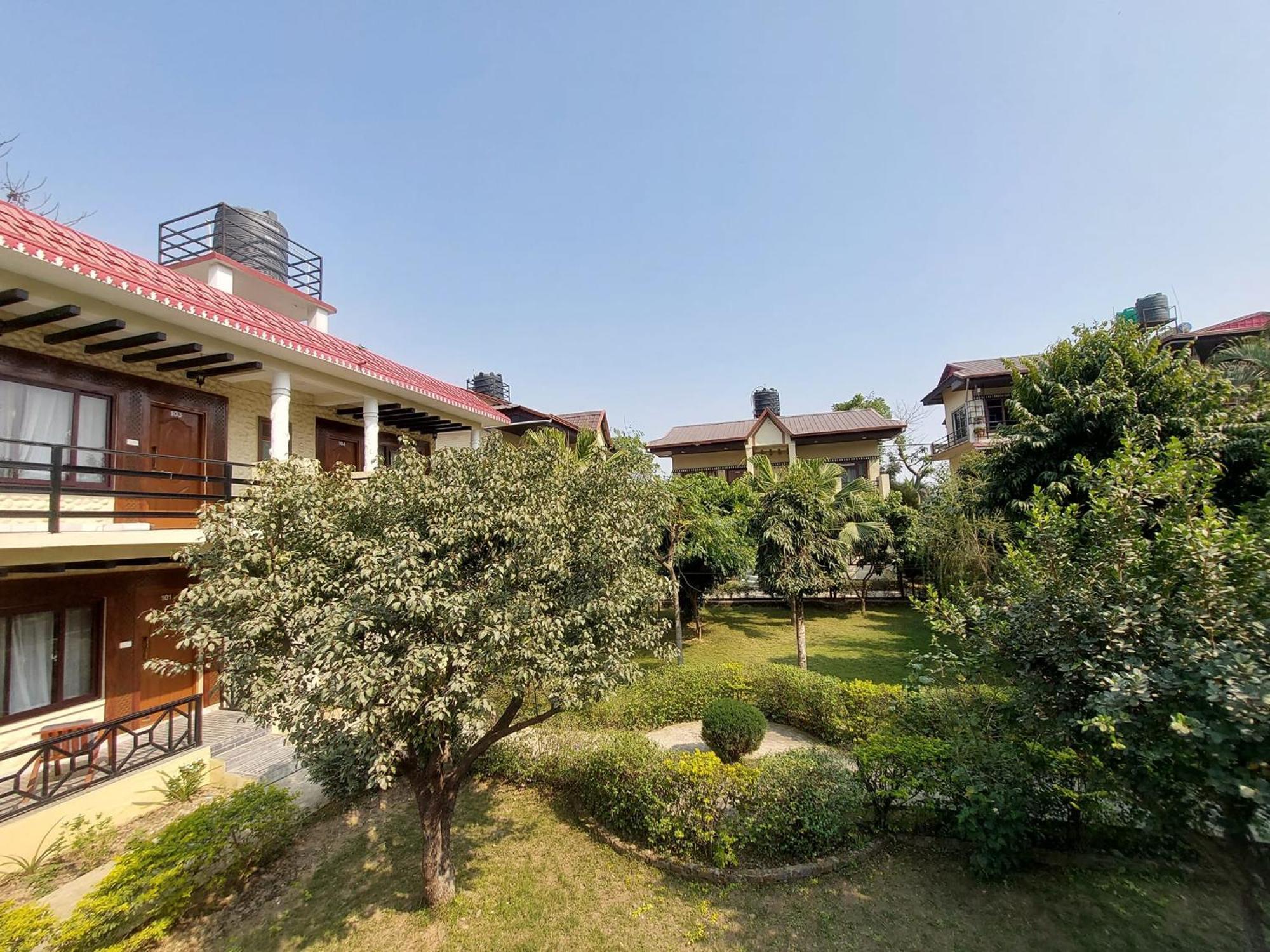 Royal Tiger Luxury Resort 4 Star Sauraha Ngoại thất bức ảnh