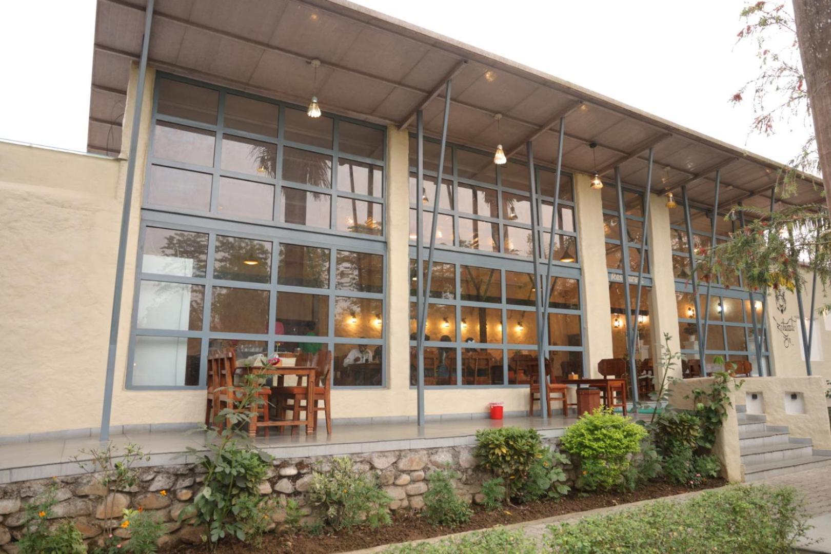 Royal Tiger Luxury Resort 4 Star Sauraha Ngoại thất bức ảnh