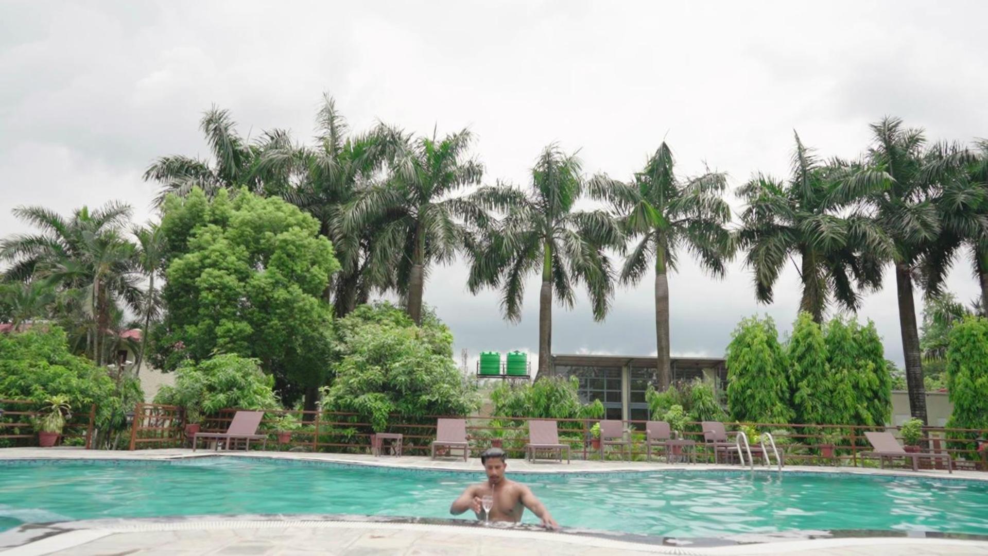 Royal Tiger Luxury Resort 4 Star Sauraha Ngoại thất bức ảnh