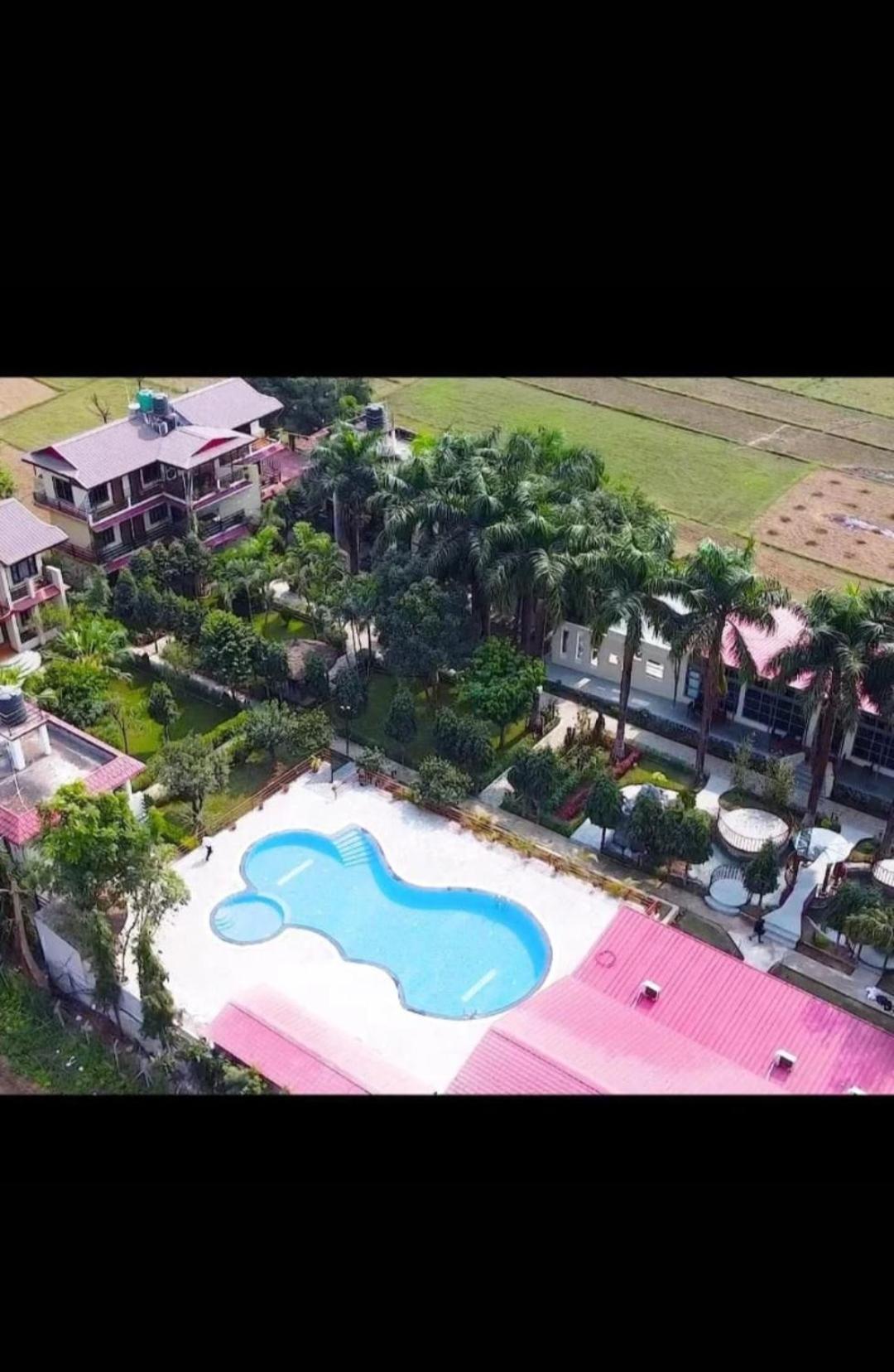 Royal Tiger Luxury Resort 4 Star Sauraha Ngoại thất bức ảnh